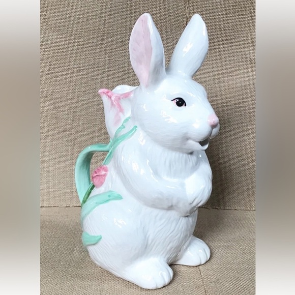 White Bunny Ceramic Pitcher Vase Rabbit Tulip Kitsch Whimsical Novelty Cute Fun - Picture 1 of 11